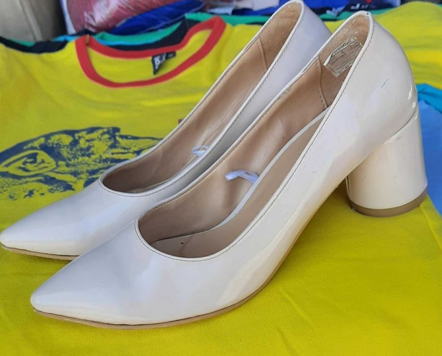 Жіночі туфлі, раз взувалися, 25,5 см стелька, гарні.