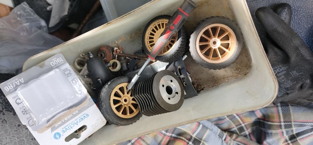 RC nitro Kyosho inferno e Subaru Impreza