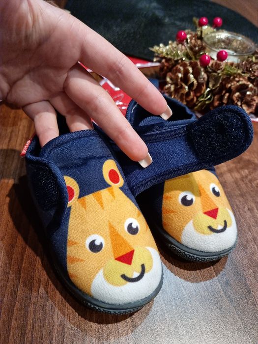 Kapcie fisher price, R.23