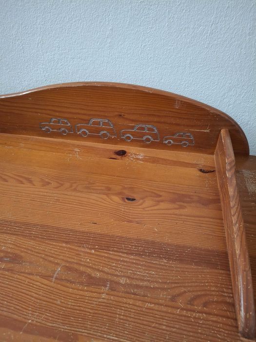 Mobiliário de criança - Cómoda, mesinha, cama e colchão - Tudo 100€