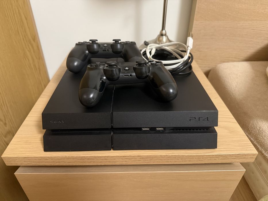 Sony PlayStation 4 fat 1 TB, 2 pady