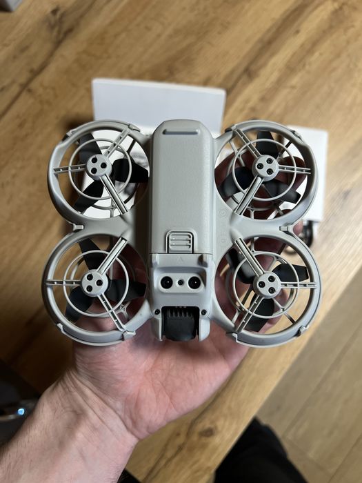 Drona DJI Neo Fly