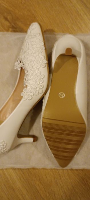 Buty Ślubne na obcasie czółenka Crystal Queen r.39 Koronka
