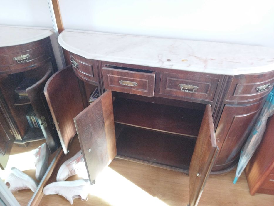 Sapateira madeira com tampo de mármore