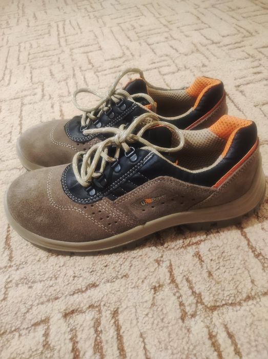 Черевики, кросівки