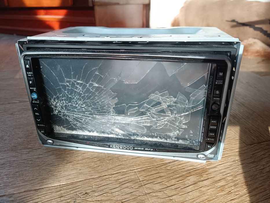 Продам магнитолу KENWOOD DDX6027 Продаю из за того что екран разбился