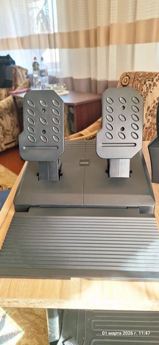 Продам игровой руль.