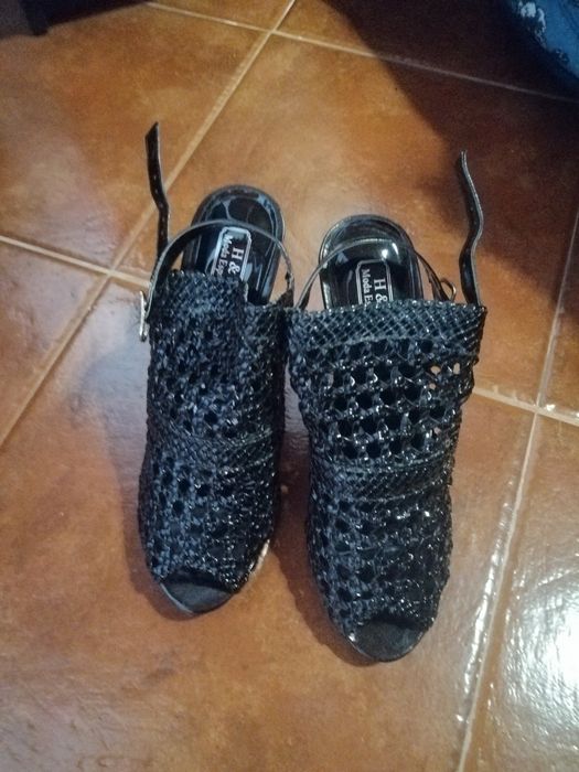 Sandália de salto alto