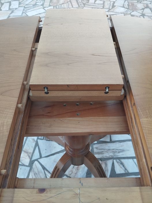 Conjunto de mesa e 6 cadeiras em cerejeira