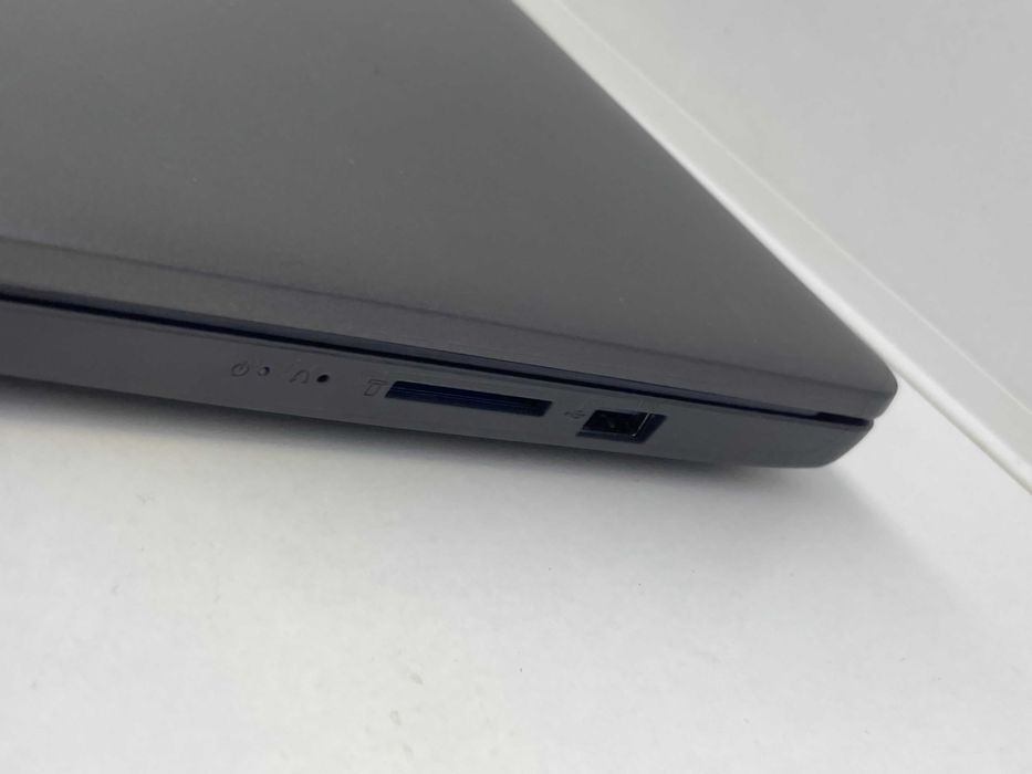 Laptop Lenovo V17 G4