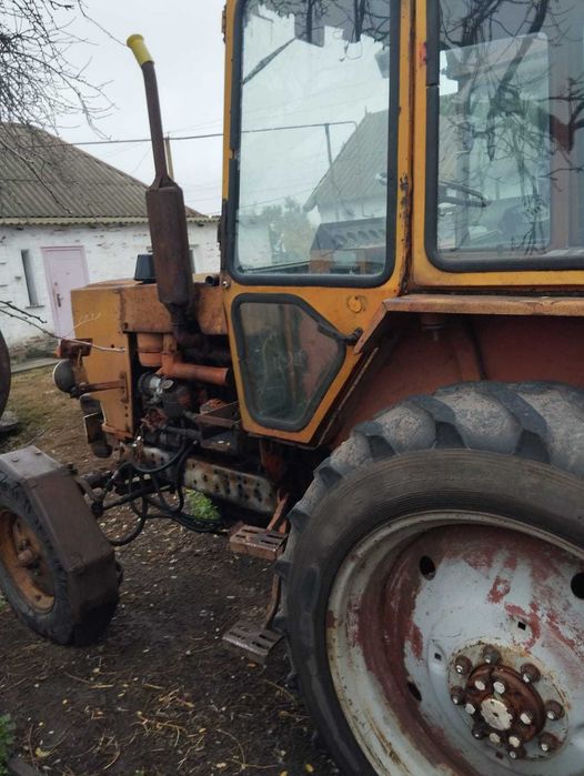 Трактор ЮМЗ 6. На ходу с документами.