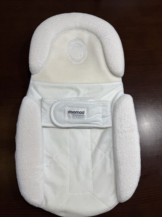 Almofada ninho para bebé da Doomoo Basics.