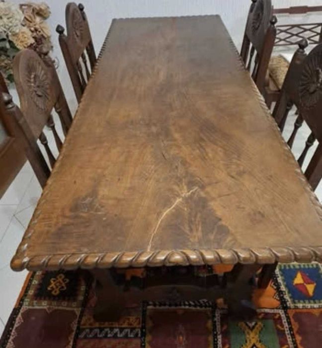 Mesa de Jantar Usada em Madeira Maciça – Estilo Antigo (Século XVII)