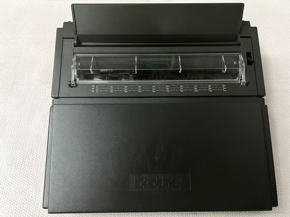 Máquinas de escrever marca ERIKA / marca BROTHER