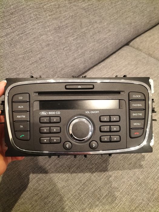 Продам штатну автомагнітолу форд!