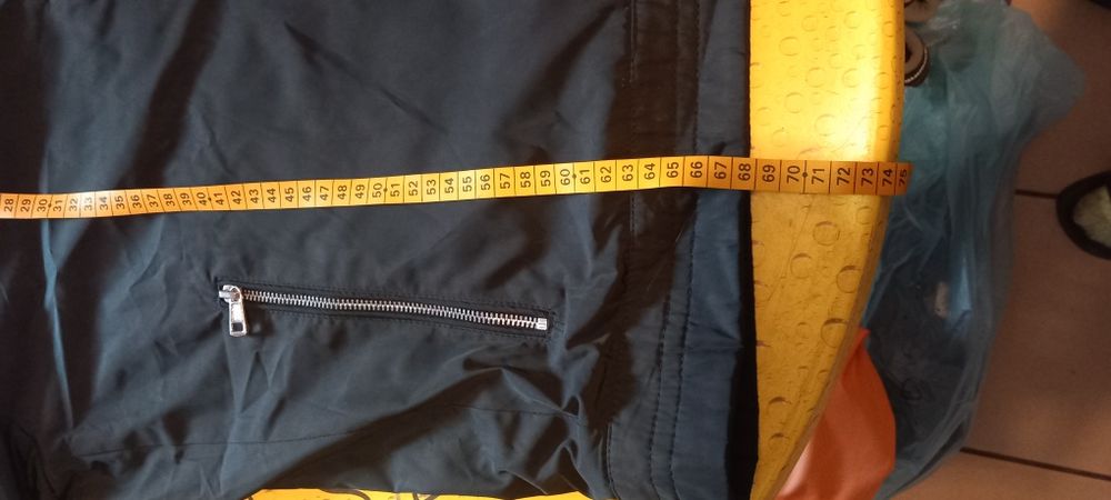 Kurtka wiatrówka elegancka.