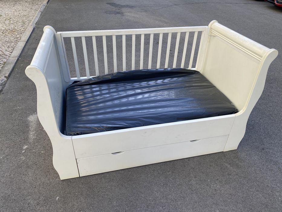 Cama de crianca branca