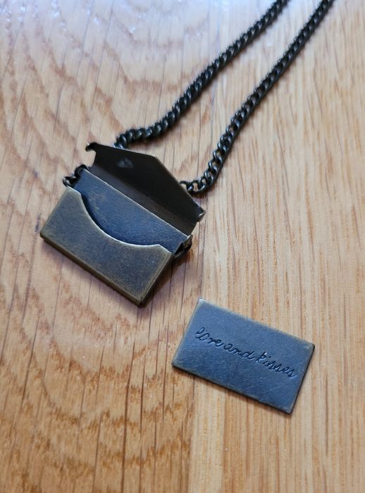 Naszyjnik koperta z wiadomością