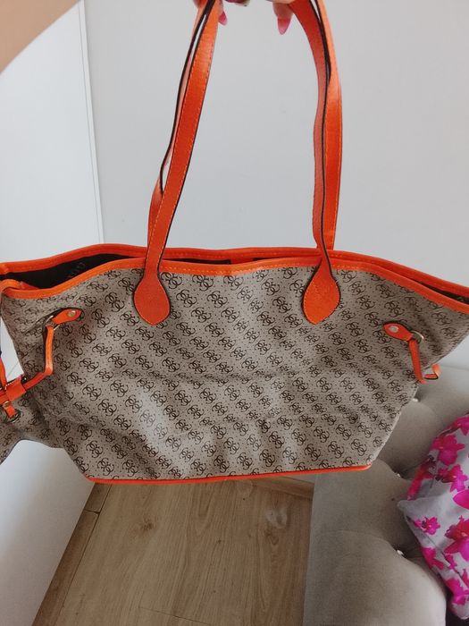 Unikatowa torebka Guess beżowa wstawki orange