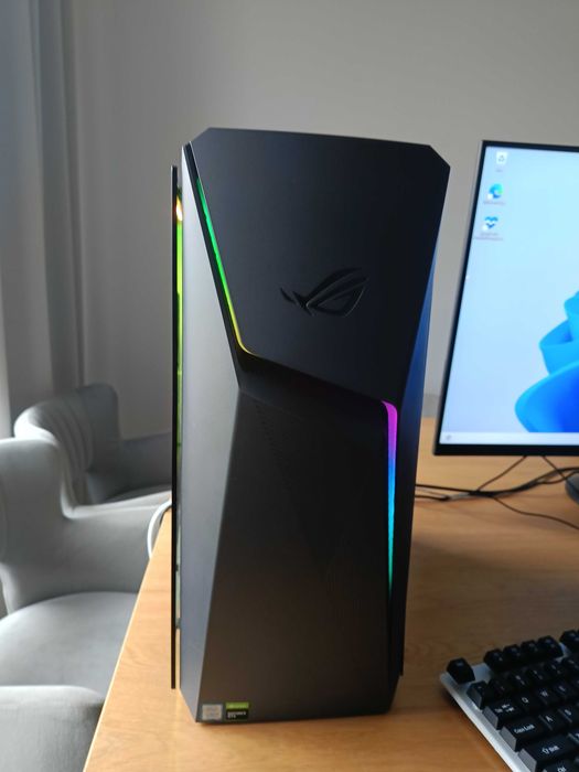 Komputer do gier Asus ROG STRIX z monitorem 32