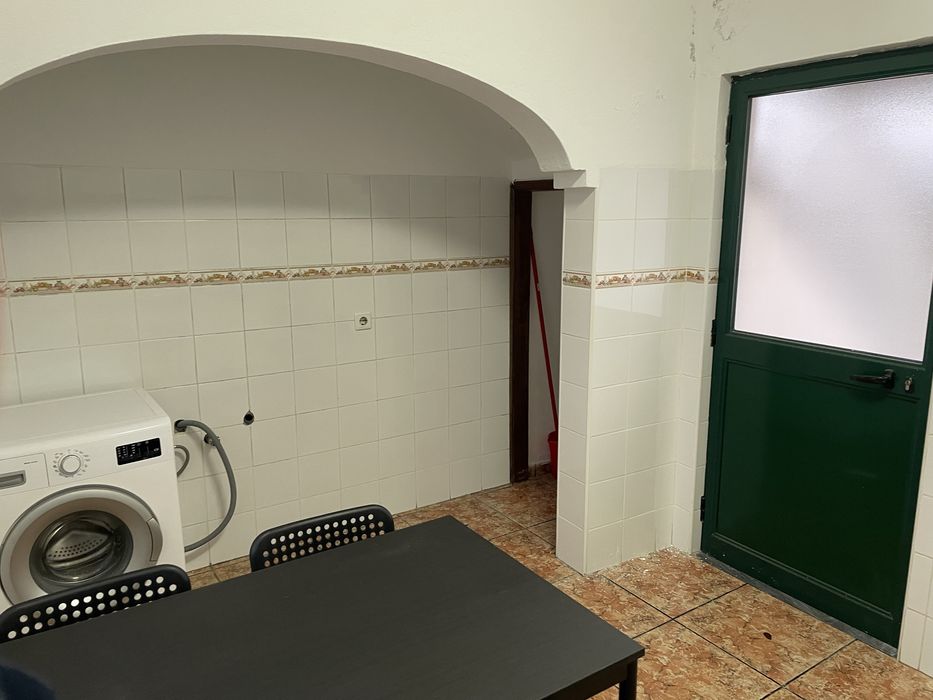 Quarto mobilado  para arrendamento mensal
