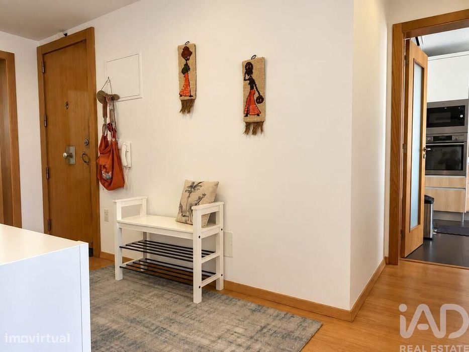 Apartamento T3 em Mina de Água de 120 m2