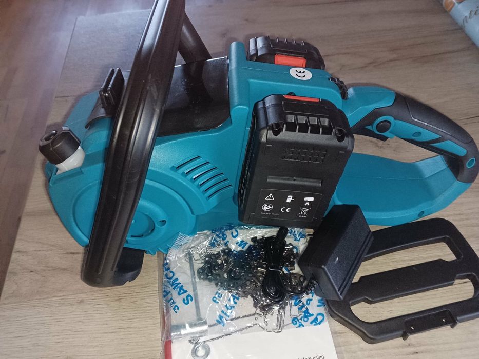 Piła łańcuchowa akumolatorowa ładowarka + 2 baterie