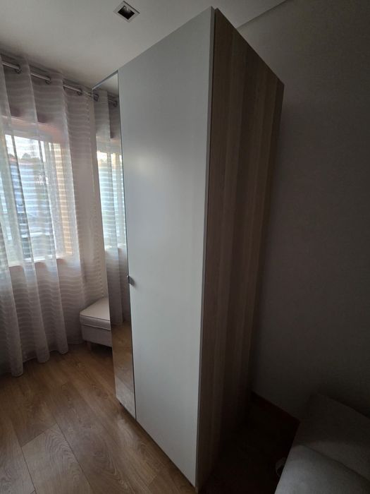 Armário moderno e contemporâneo