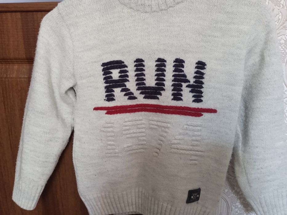 Продам свитер на мальчика