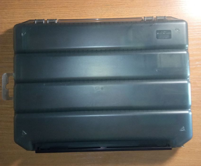 Оригінальна коробка Meiho VS-3020NS .