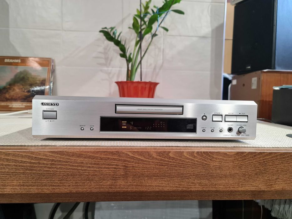 CD-програвач Onkyo DX-7333