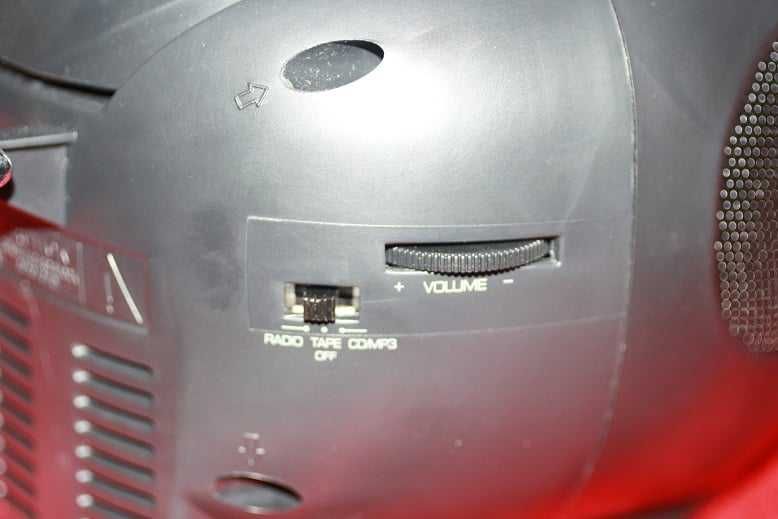 Rádio Boombox CD/MP3/K7 METRONIC 477131 Preto.