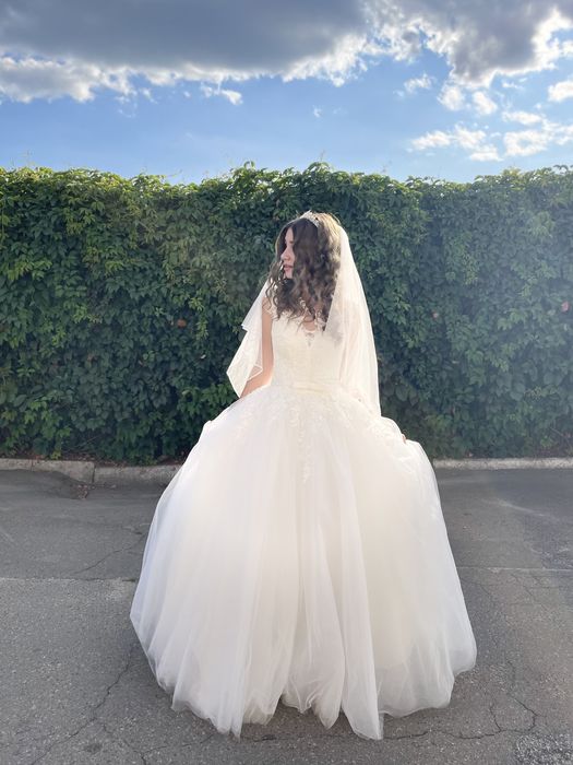 Весільна сукня