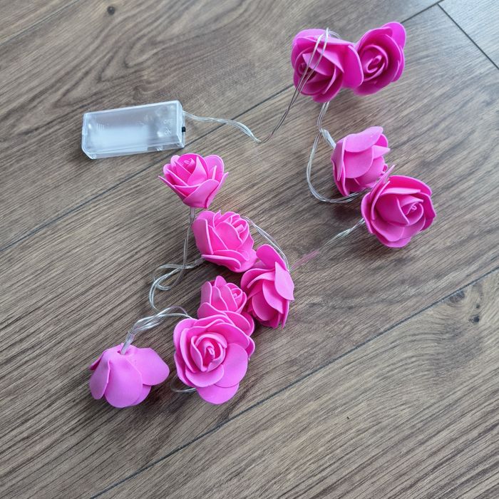 Różowe róże lampki na baterie