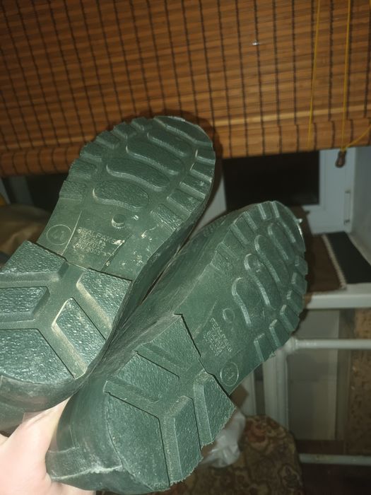 Резиновые сапоги