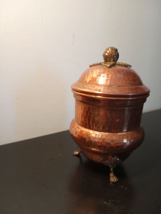 Antigos Pote e Tacho em cobre martelado com tampa e pés - Vintage*