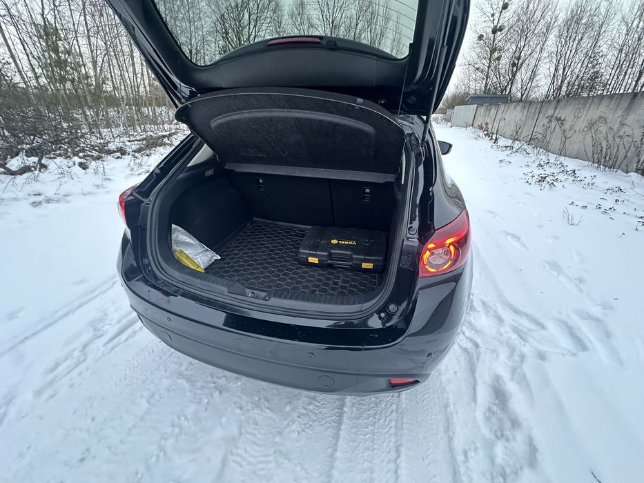 Продам авто Mazda 3 2014 рік 2.2 дизель , 6ст