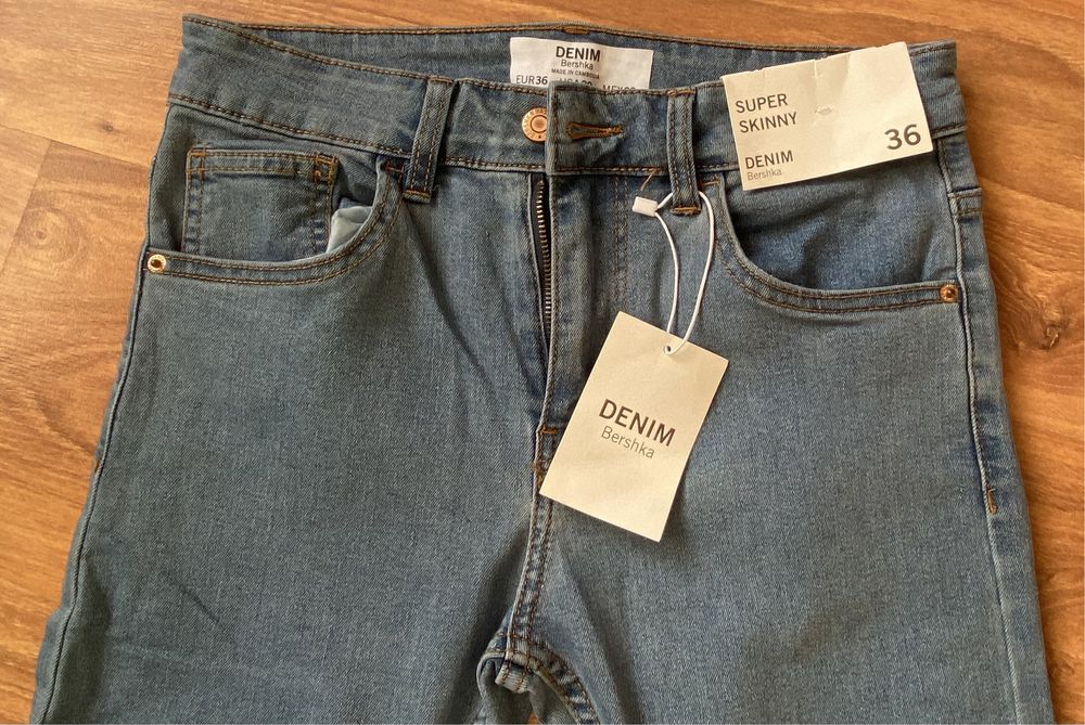 Niebieskie spodnie Bershka, rozmiar. 36