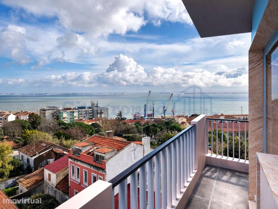 Apartamento T2 com varanda e vista de Rio - totalmente renovado — Penha De França, Lisboa