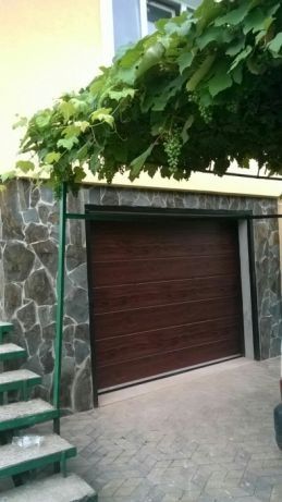 ворота гаражні секційні