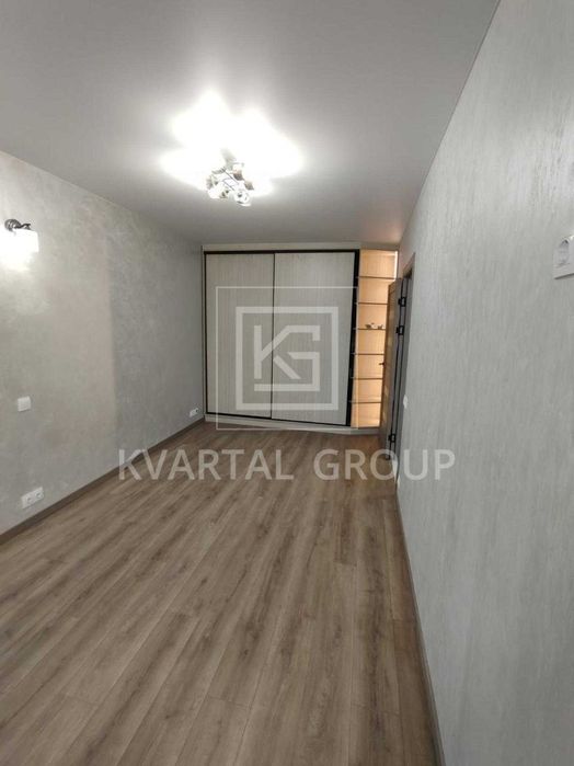 Продаж однокімнатної квартири з новим якісним ремонтом. Без комісії.