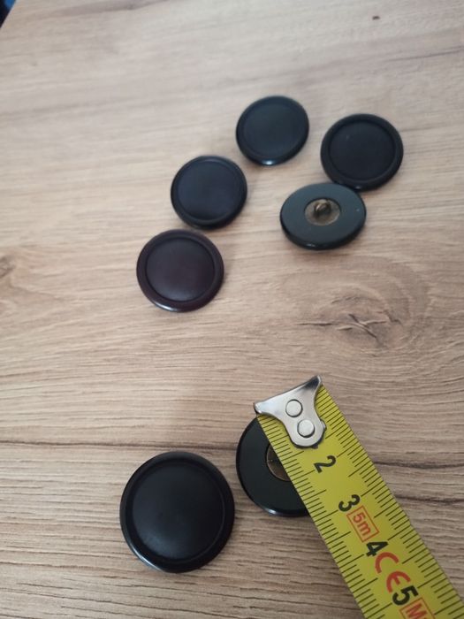 7 guzików 2,5 cm czarne