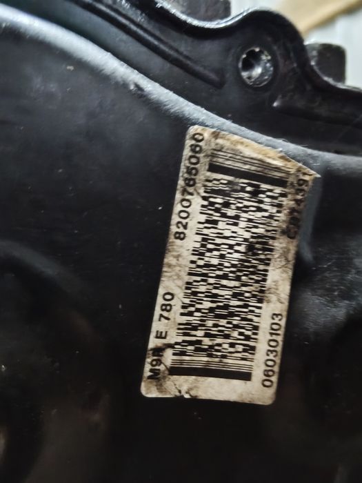 Silnik m9r780 goły słupek do regeneracji niska kompresja Vivaro Trafic