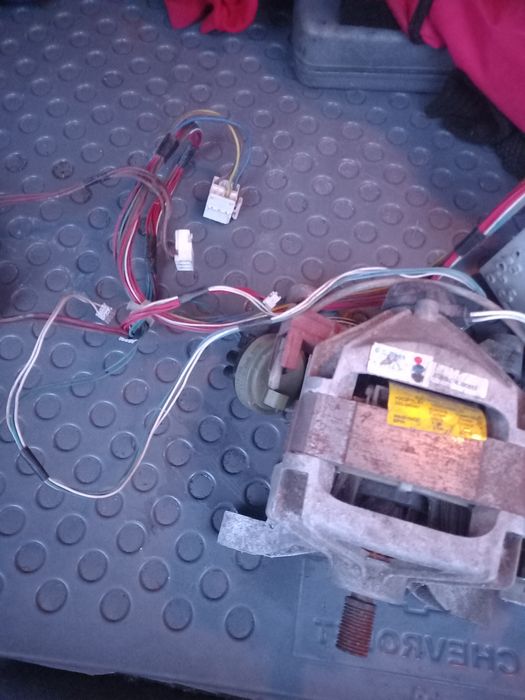 Продам двигун від пральної машинки indesit