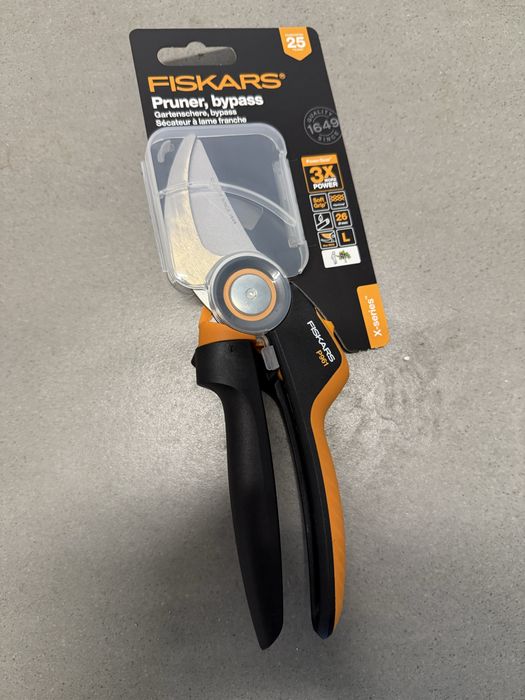 Sekator  fiskars P961