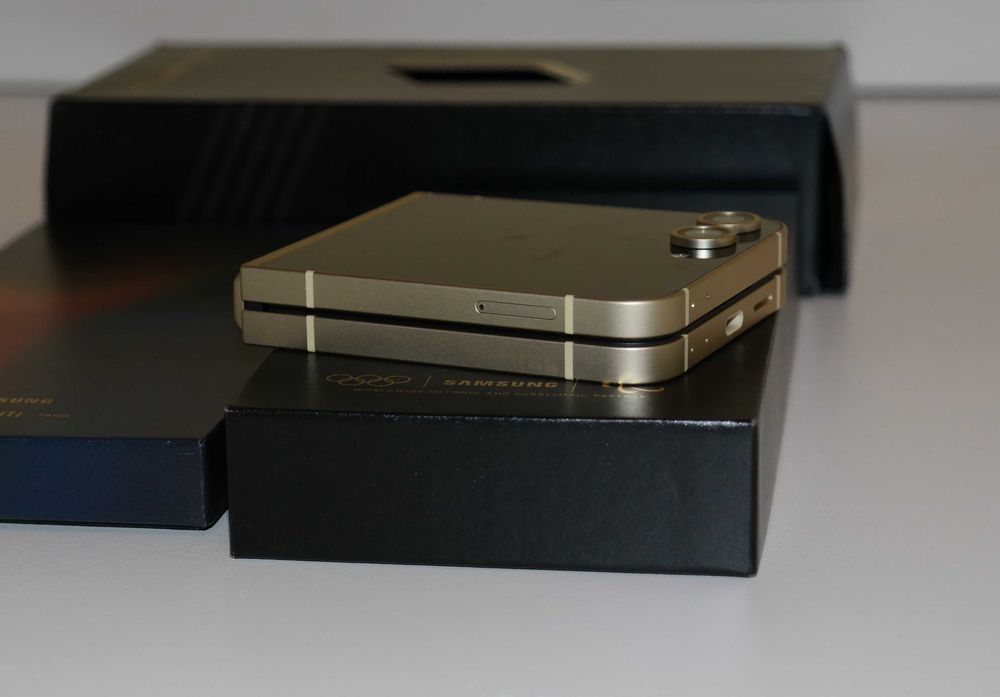 Samsung Z Flip6 Olympic Edition, 12/512 GB, Idealny, Gwarancja