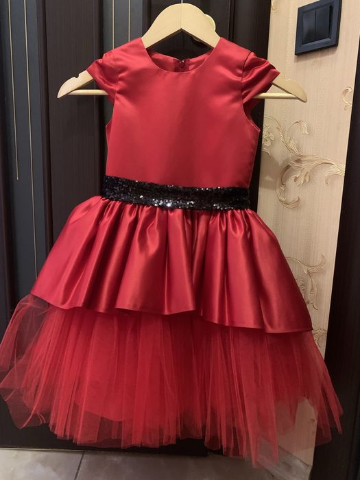 Сукня червона з чорним 7-8 років