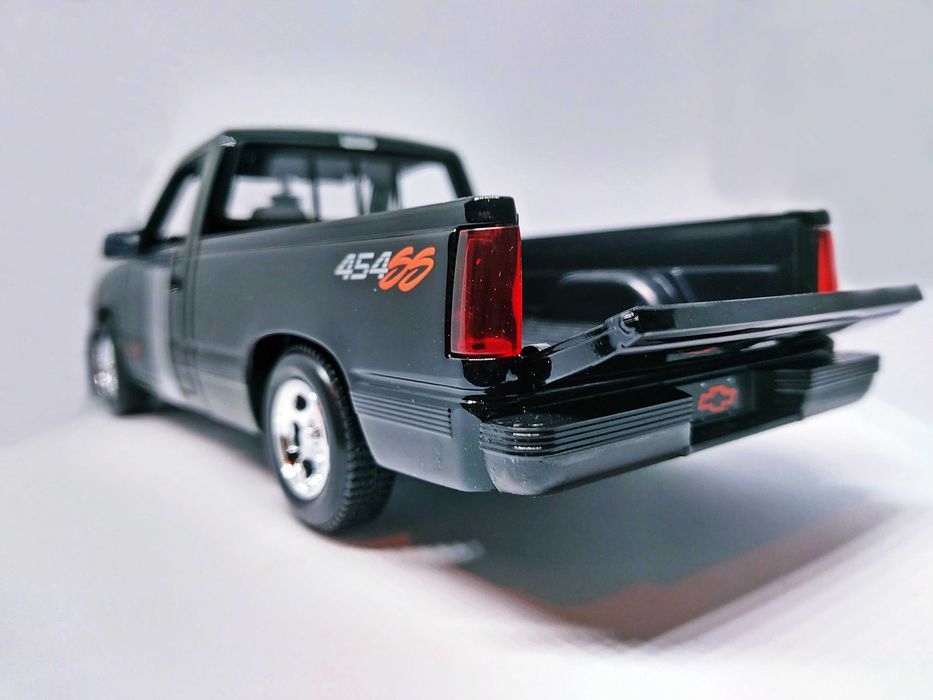 Chevrolet 454 SS Pick-UP -  1/24  MAISTO