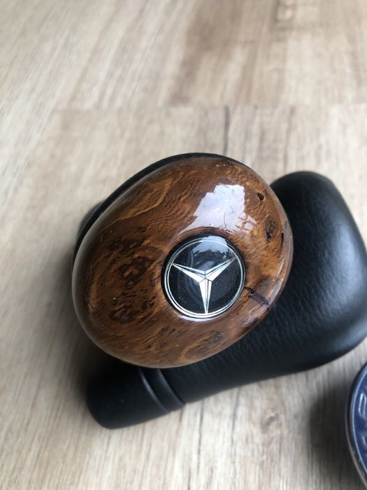 Manete Mercedes e simbolo