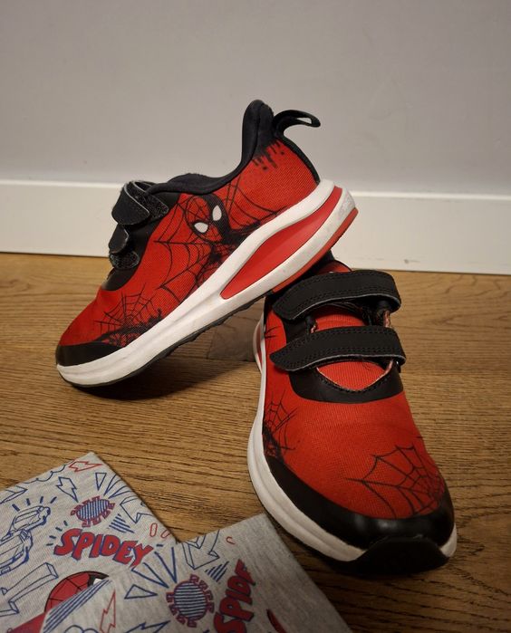 Adidas Spiderman 33 sneakersy dziecięce na rzepy FortaRun + komin
